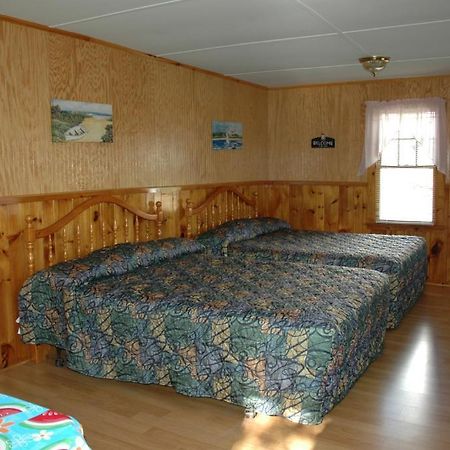 Channel Waterfront Cottages Weirs Beach Rum bild