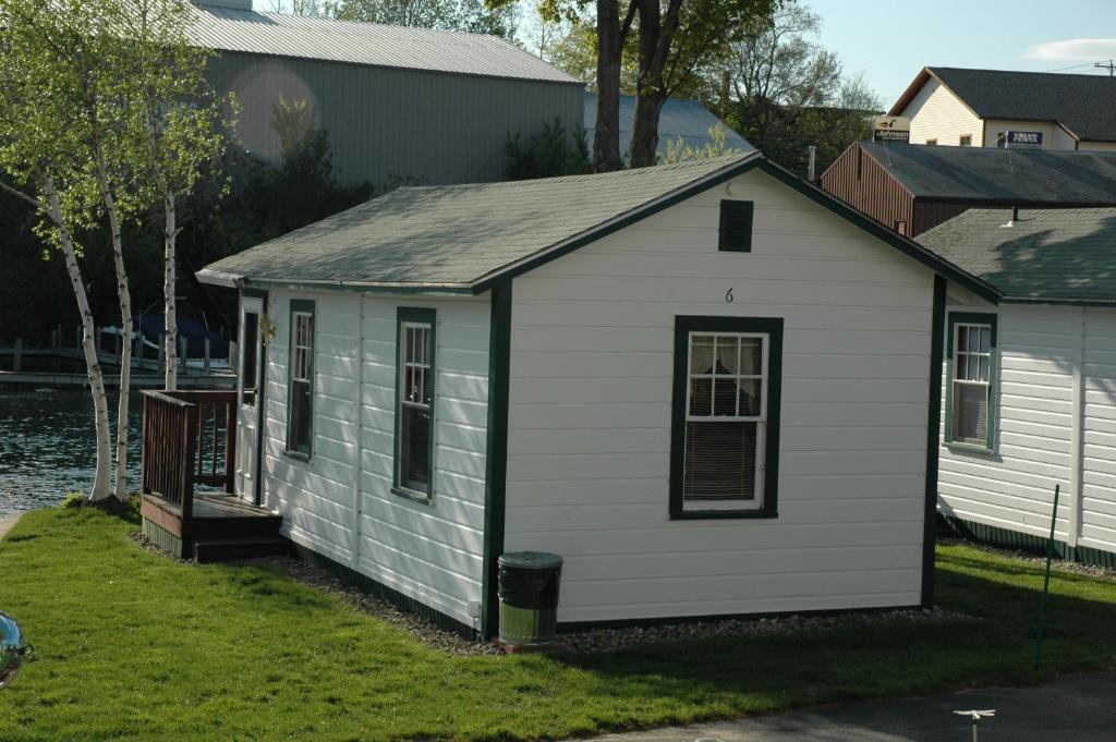 Channel Waterfront Cottages Weirs Beach Rum bild