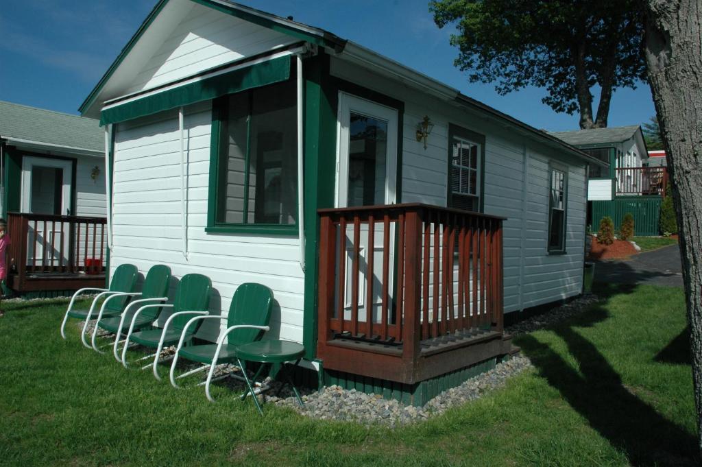 Channel Waterfront Cottages Weirs Beach Rum bild