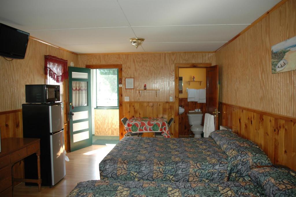 Channel Waterfront Cottages Weirs Beach Rum bild