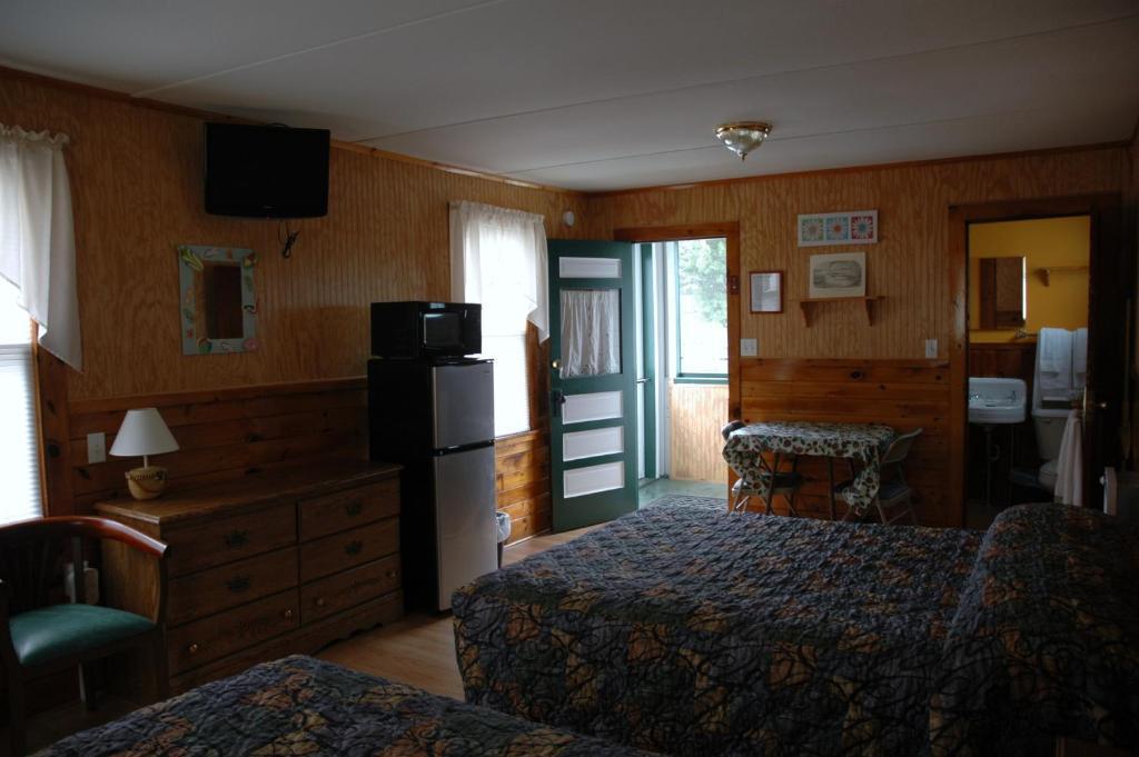 Channel Waterfront Cottages Weirs Beach Rum bild