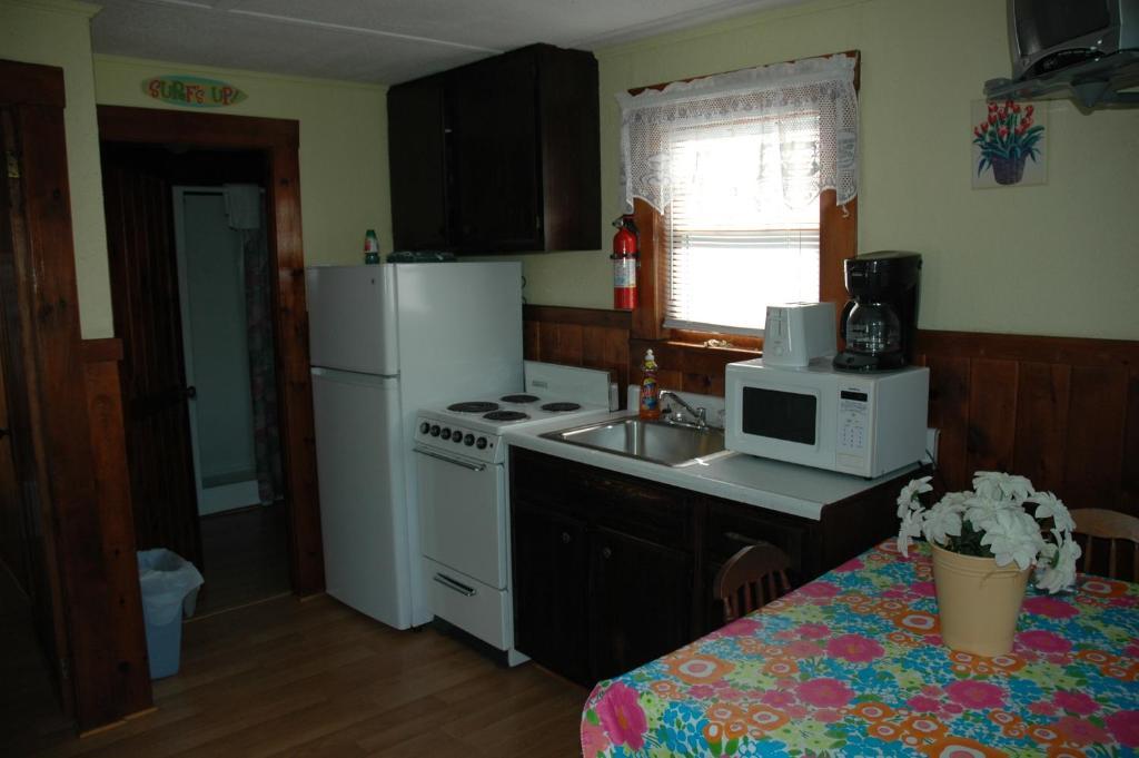 Channel Waterfront Cottages Weirs Beach Rum bild