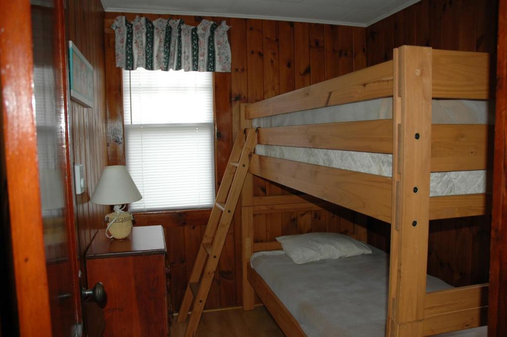 Channel Waterfront Cottages Weirs Beach Rum bild