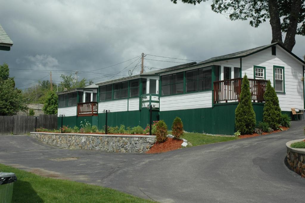 Channel Waterfront Cottages Weirs Beach Rum bild