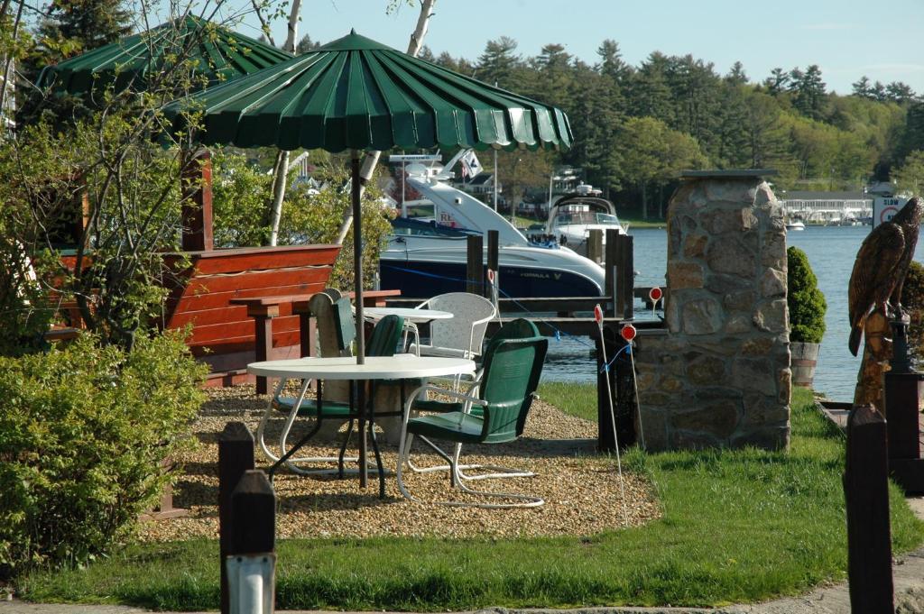 Channel Waterfront Cottages Weirs Beach Rum bild