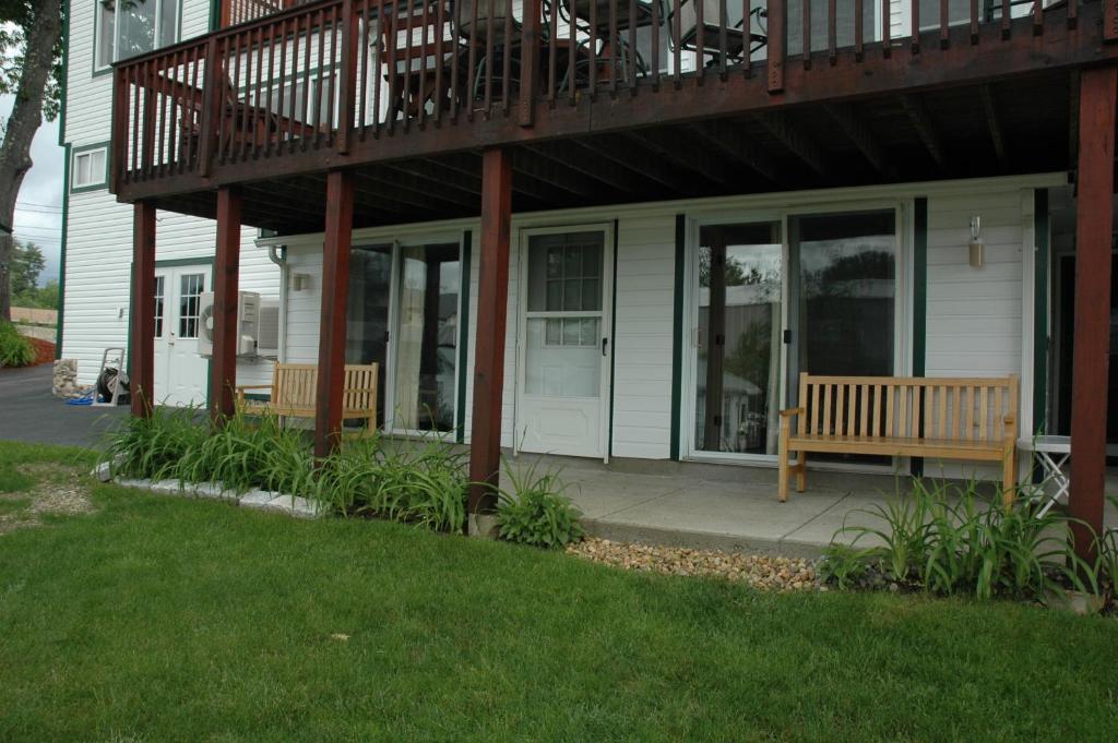 Channel Waterfront Cottages Weirs Beach Rum bild