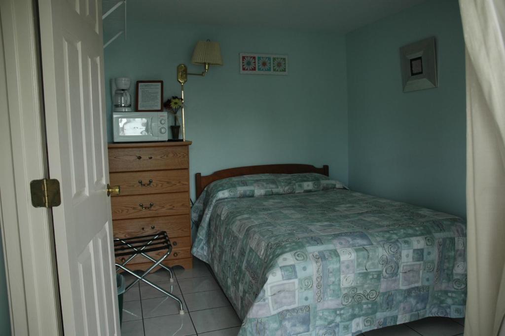 Channel Waterfront Cottages Weirs Beach Rum bild