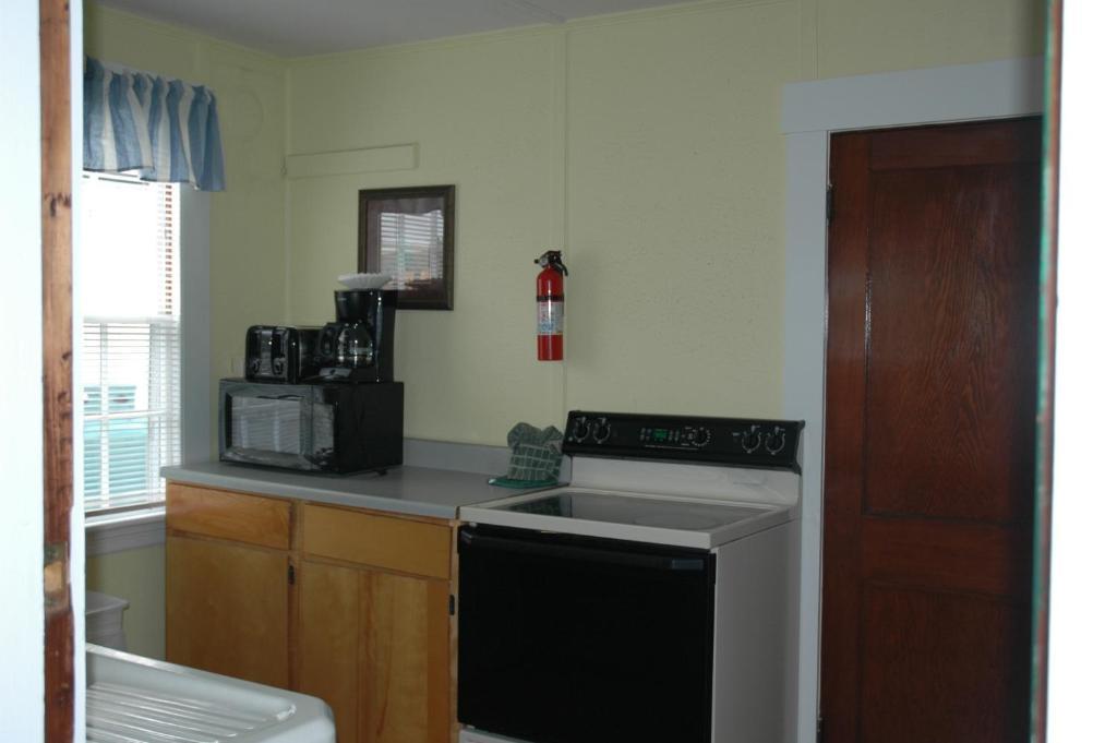 Channel Waterfront Cottages Weirs Beach Rum bild