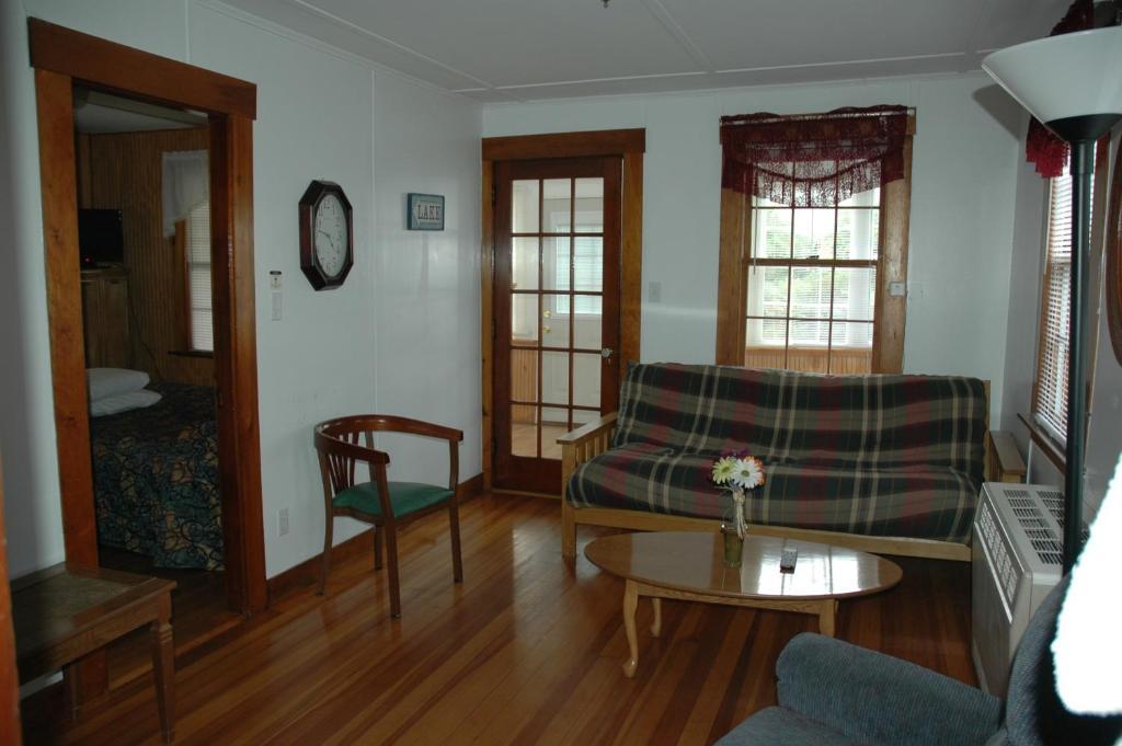 Channel Waterfront Cottages Weirs Beach Rum bild