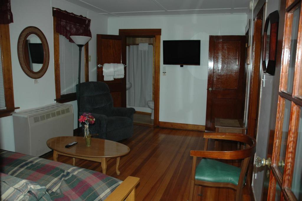 Channel Waterfront Cottages Weirs Beach Rum bild