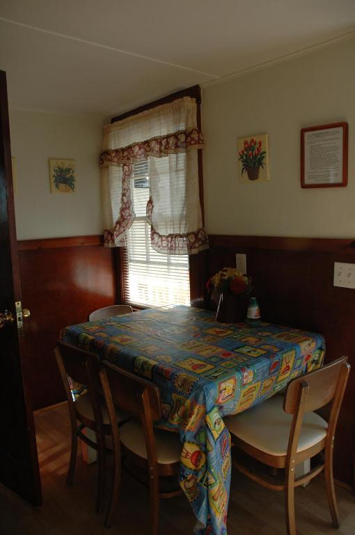 Channel Waterfront Cottages Weirs Beach Rum bild