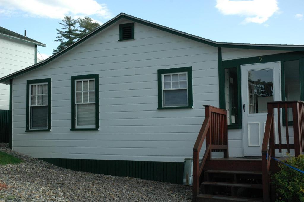 Channel Waterfront Cottages Weirs Beach Rum bild