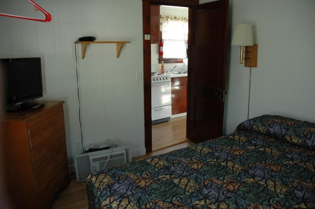 Channel Waterfront Cottages Weirs Beach Rum bild
