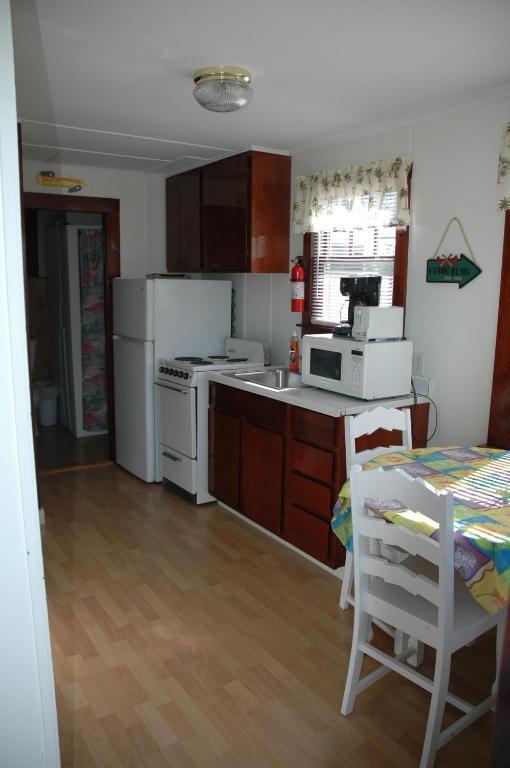 Channel Waterfront Cottages Weirs Beach Rum bild