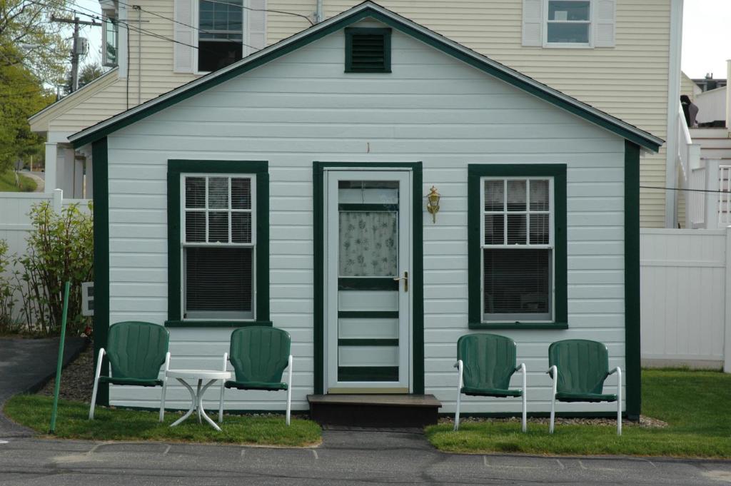 Channel Waterfront Cottages Weirs Beach Rum bild