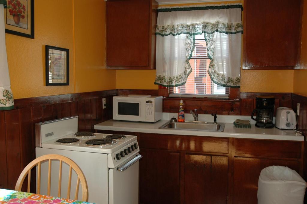 Channel Waterfront Cottages Weirs Beach Rum bild