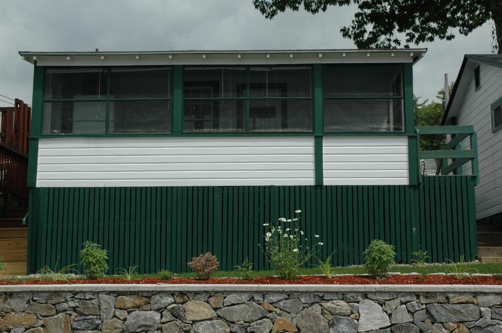 Channel Waterfront Cottages Weirs Beach Rum bild