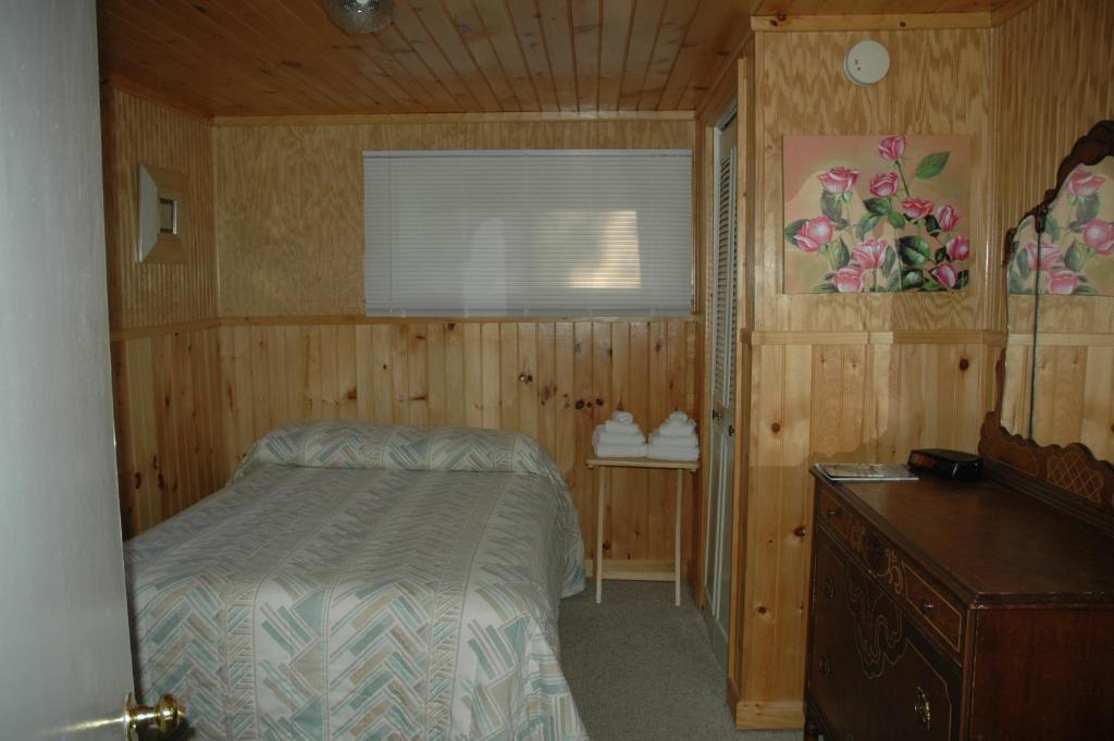 Channel Waterfront Cottages Weirs Beach Rum bild